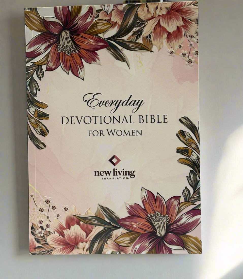 Everyday Devotional Bible For Women NLT