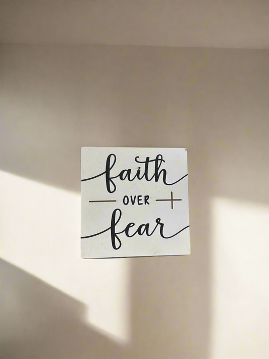 Table decor “faith over fear”