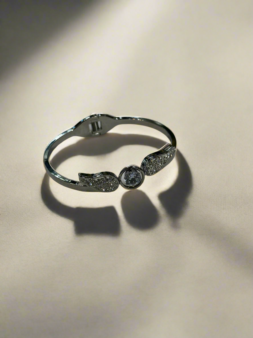 Bracelet: Angel Wing Bangle