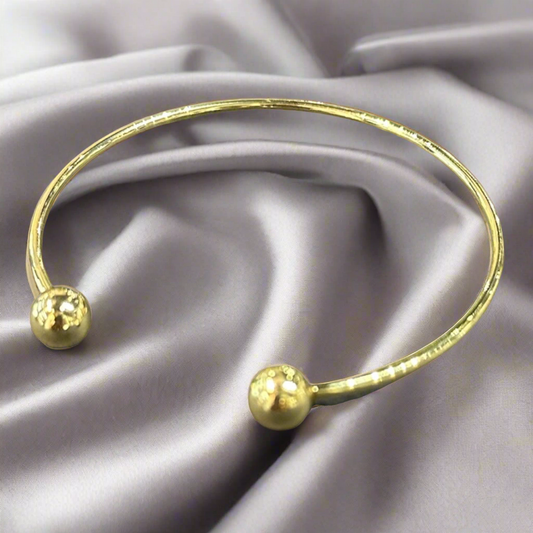 Bracelet: Gold open bangle