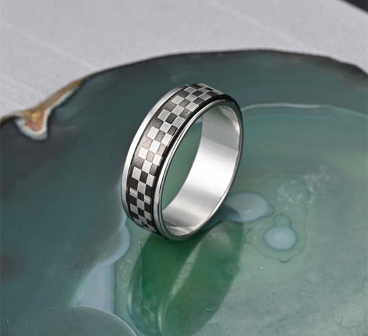 Ring: Checkered band