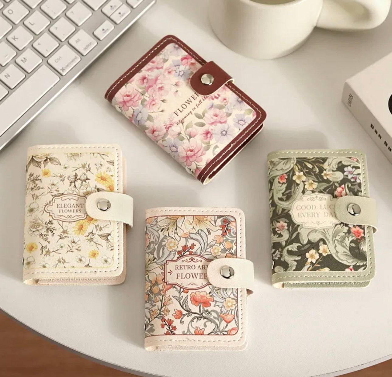 Women’s Flower Thread Card Holder